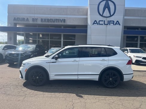 Used 2022 Volkswagen Tiguan SE R-Line image 34