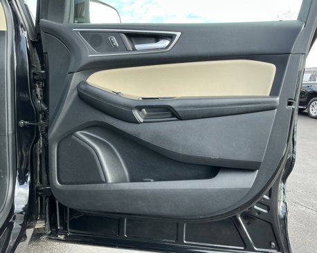 Used 2020 Ford Edge SEL image 25