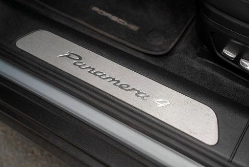 Used 2018 Porsche Panamera 4 image 14
