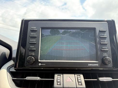 Used 2020 Toyota RAV4 XLE Premium image 20
