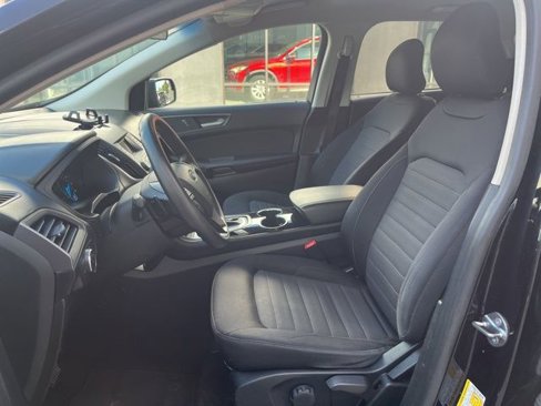 Used 2018 Ford Edge SE image 25