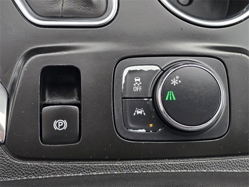 Used 2021 Chevrolet Traverse LT image 20
