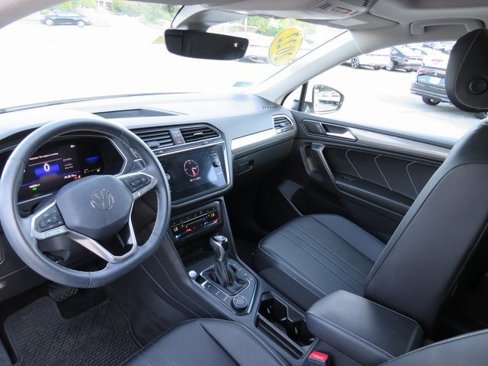 Used 2022 Volkswagen Tiguan SE image 9