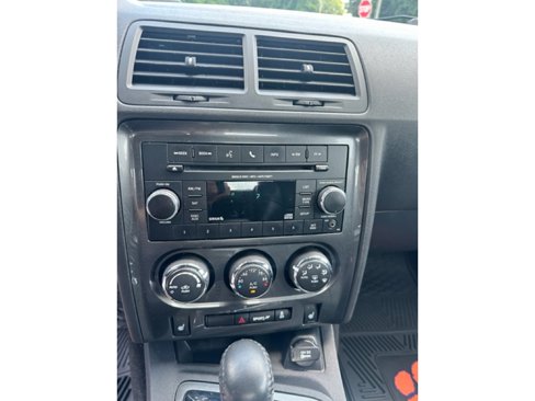 Used 2014 Dodge Challenger SXT Plus image 9
