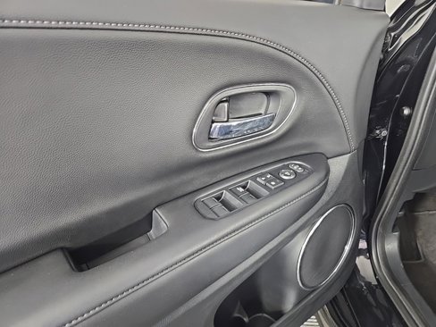 Used 2021 Honda HR-V Touring image 32