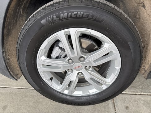 Used 2024 GMC Terrain SLE image 8