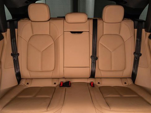 Used 2025 Porsche Macan image 14