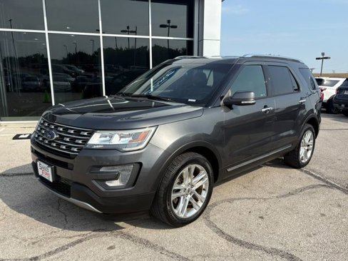 Used 2017 Ford Explorer Limited image 3