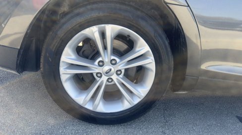 Used 2017 Ford Taurus SEL image 11