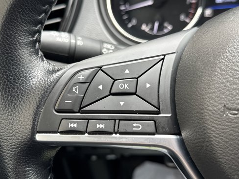 Used 2022 Nissan Rogue Sport SV w/ Technology Package image 17
