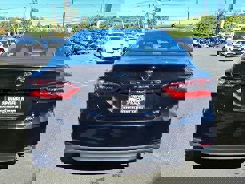 Used 2022 Toyota Camry LE image 3
