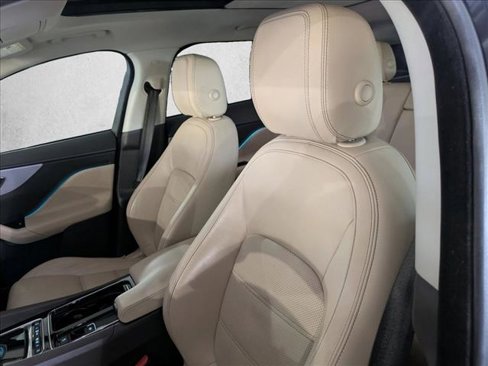Used 2018 Jaguar F-PACE Prestige image 17