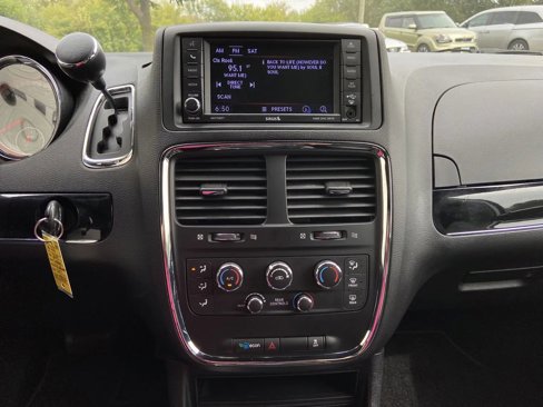 Used 2019 Dodge Grand Caravan SXT w/ Blacktop Package image 16