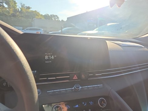 Certified 2024 Hyundai Elantra SEL image 17