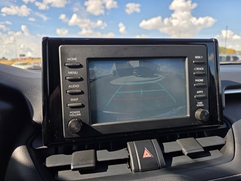 Used 2019 Toyota RAV4 LE image 22