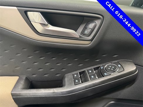 Used 2020 Ford Escape SE image 13