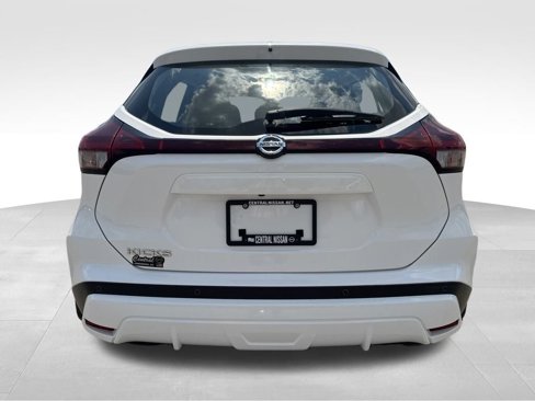 Used 2021 Nissan Kicks S image 4