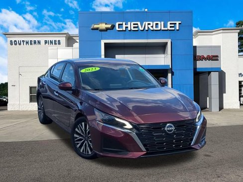 Used 2023 Nissan Altima 2.5 SV image 1
