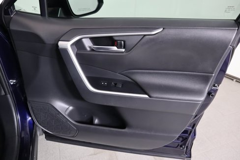Used 2020 Toyota RAV4 XLE Premium image 11