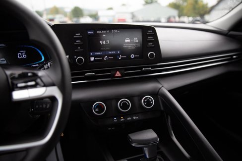 Used 2025 Hyundai Elantra SE image 13