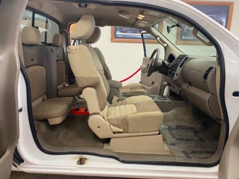 Used 2012 Nissan Frontier SV image 18