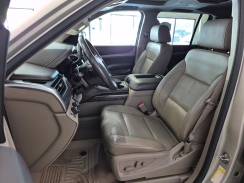 Used 2016 Chevrolet Suburban LT image 12