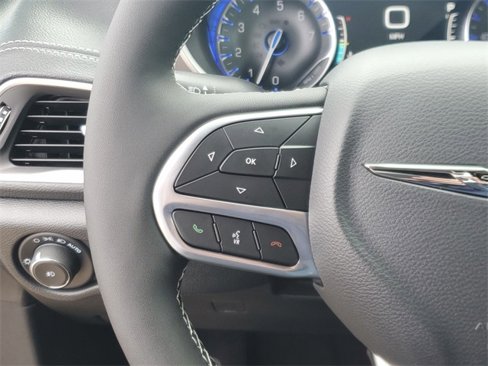 New 2025 Chrysler Pacifica Select image 22