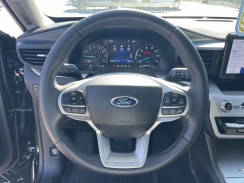 Used 2023 Ford Explorer XLT image 31