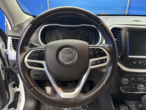 Used 2018 Jeep Cherokee Overland w/ Technology Group image 14