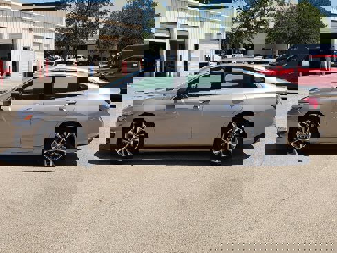 Used 2024 Chevrolet Malibu LT image 2