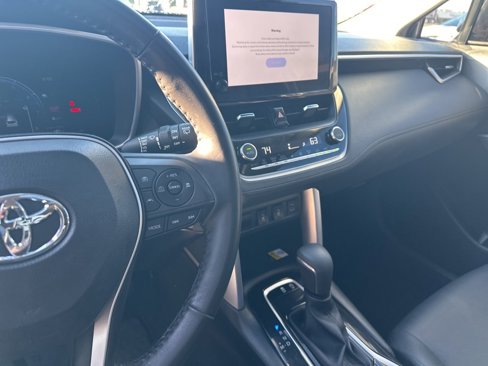 Used 2023 Toyota Corolla Cross XLE image 9