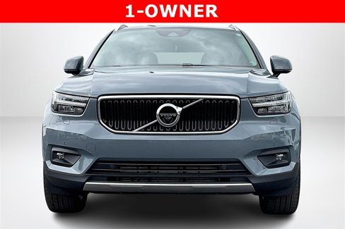 Used 2022 Volvo XC40 T5 Momentum image 2