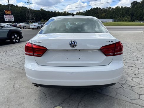 Used 2015 Volkswagen Passat TDI SE image 12