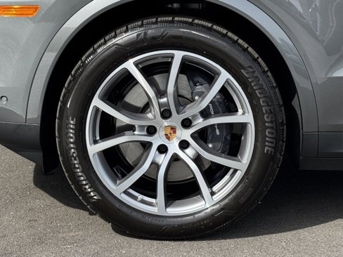 Used 2025 Porsche Cayenne image 11
