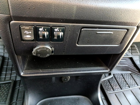 Used 2017 Toyota Sienna SE image 28