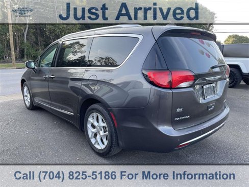 Used 2020 Chrysler Pacifica Limited image 4