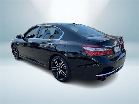 Used 2016 Honda Accord Touring image 4