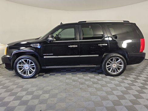 Used 2013 Cadillac Escalade Platinum image 2