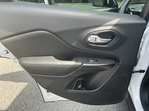 Used 2014 Jeep Cherokee Limited image 14