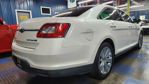 Used 2010 Ford Taurus Limited image 3
