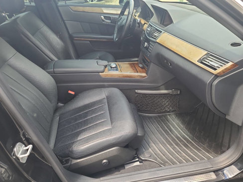 Used 2011 Mercedes-Benz E 550 Sedan image 32