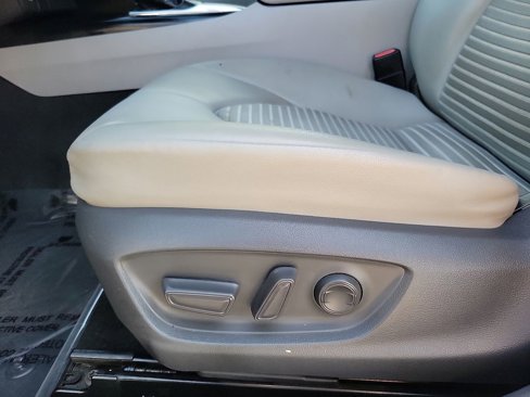 Used 2019 Toyota Camry L image 14
