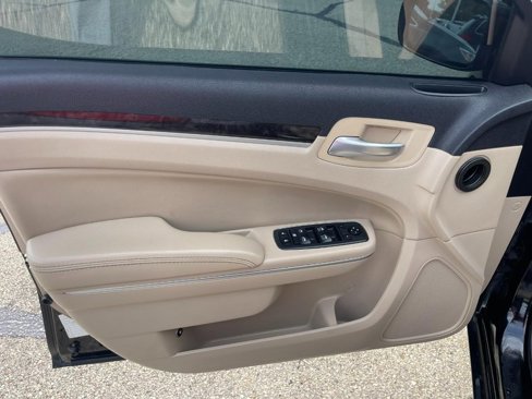 Used 2013 Chrysler 300 w/ Driver Convenience Group image 15