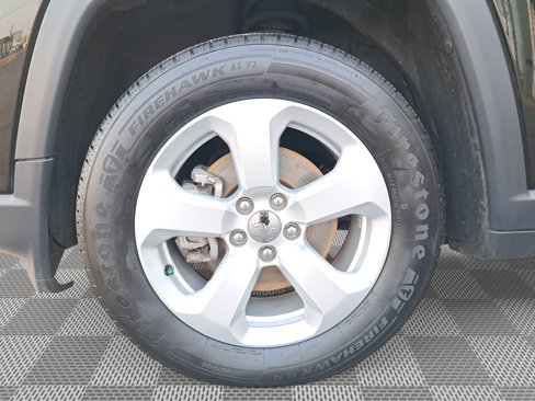 Used 2019 Jeep Compass Latitude image 10