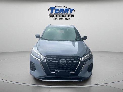 Used 2023 Nissan Kicks SR image 2