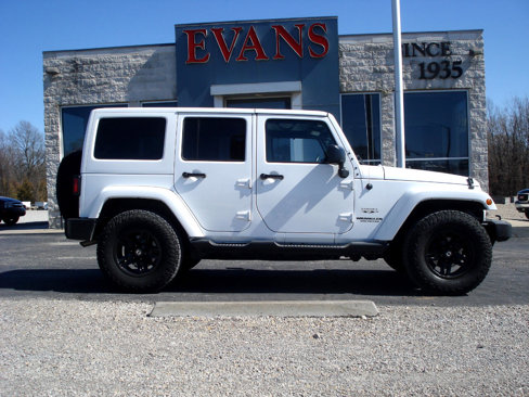 Used 2016 Jeep Wrangler Unlimited Sahara w/ Connectivity Group image 1