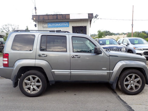 Used 2012 Jeep Liberty Sport image 2
