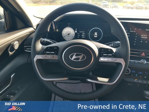 Used 2024 Hyundai Elantra SEL image 2