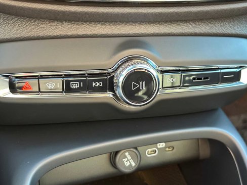 Certified 2024 Volvo C40 Recharge Core w/ Climate Package image 29