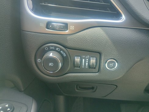 Used 2022 Jeep Cherokee Limited image 22
